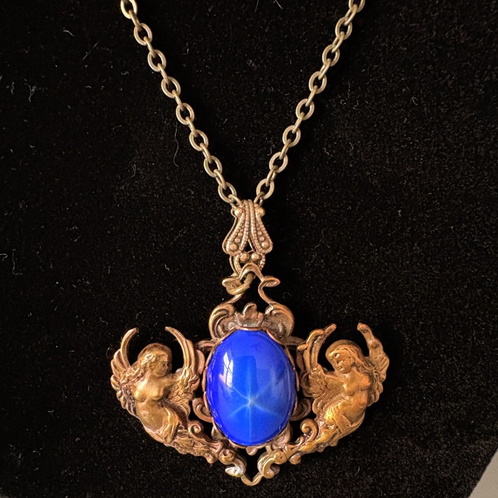 Vintage Gold Baroque/Rococco Necklace with Blue Star Sapphire Stone